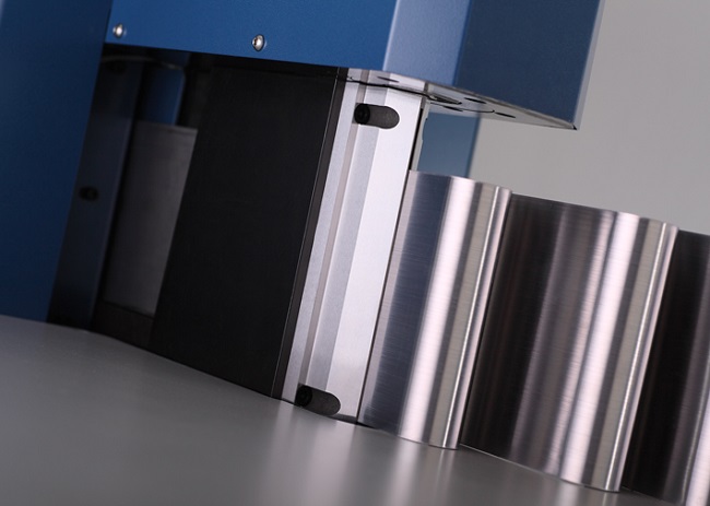 S1800全自動(dòng)剪齒彎字機(jī)不銹鋼材料加工.jpg S1800全自動(dòng)剪齒彎字機(jī)不銹鋼材料加工.jpg