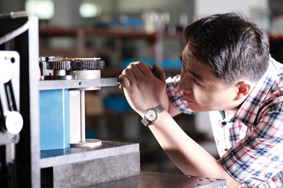 泰譜圣彎字機(jī)創(chuàng)始人傅李達(dá).jpg 泰譜圣彎字機(jī)創(chuàng)始人傅李達(dá).jpg