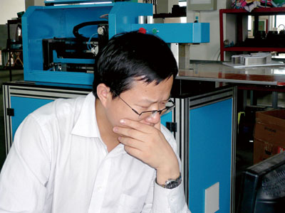 泰譜圣彎字機(jī)技術(shù)總監(jiān).jpg 泰譜圣彎字機(jī)技術(shù)總監(jiān).jpg