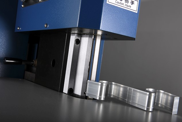 S8710超級字專用彎字機折彎模具快換系統(tǒng).jpg S8710超級字專用彎字機折彎模具快換系統(tǒng).jpg