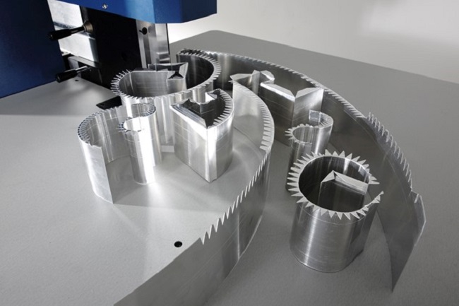 S1800全自動(dòng)剪齒彎字機(jī)鋁卷材料加工.jpg S1800全自動(dòng)剪齒彎字機(jī)鋁卷材料加工.jpg